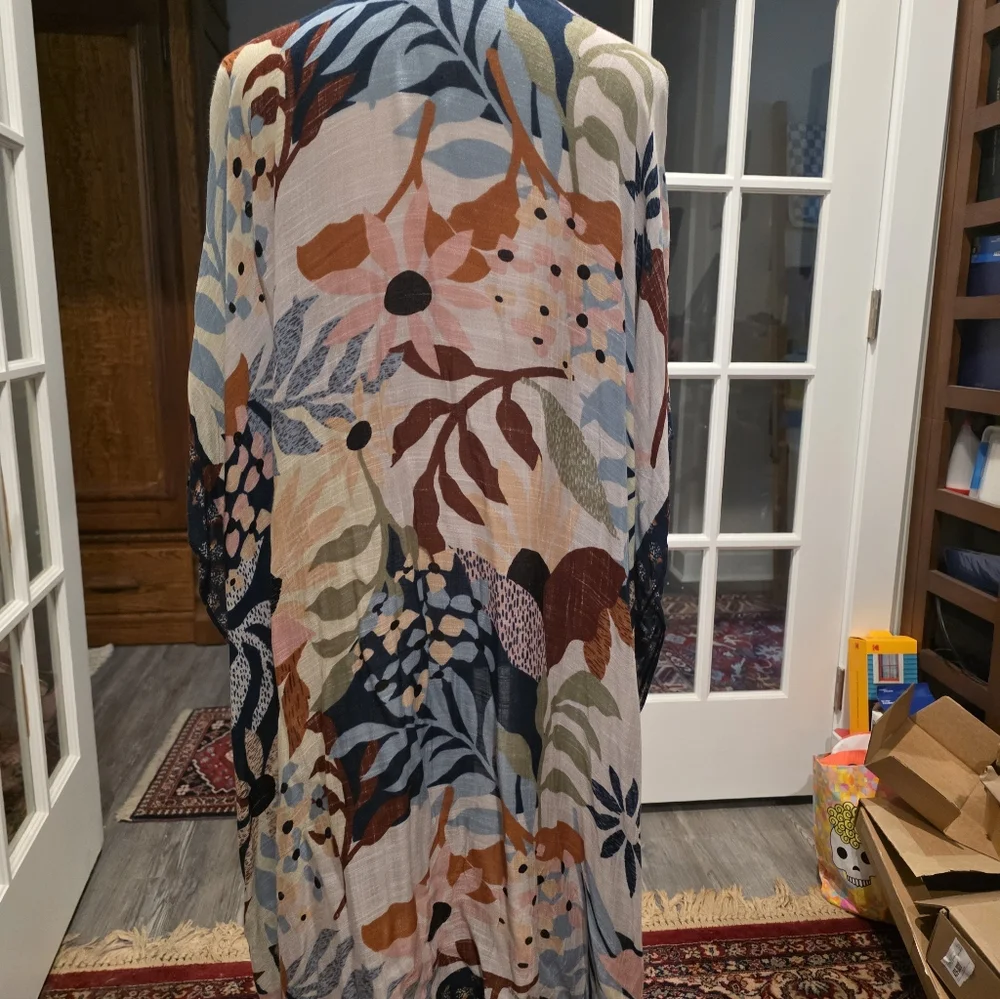 Avenue Zoe Viscose Scarf Cape Shawl.  Floral pattern - Picture 4 of 7